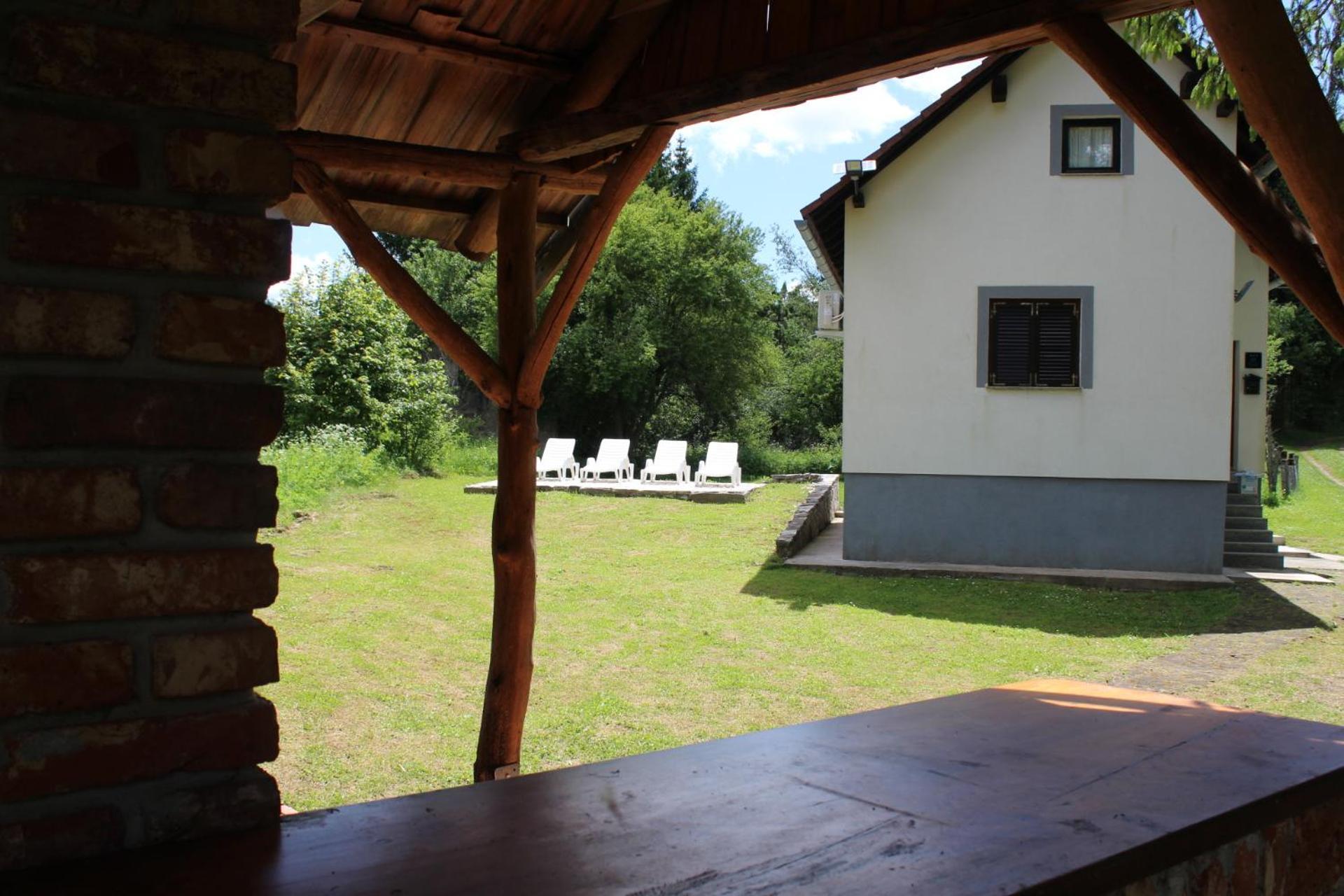 Vacation House Home, Plitvice Lakes National Park พลิตวิชกา เยเซรา ภายนอก รูปภาพ