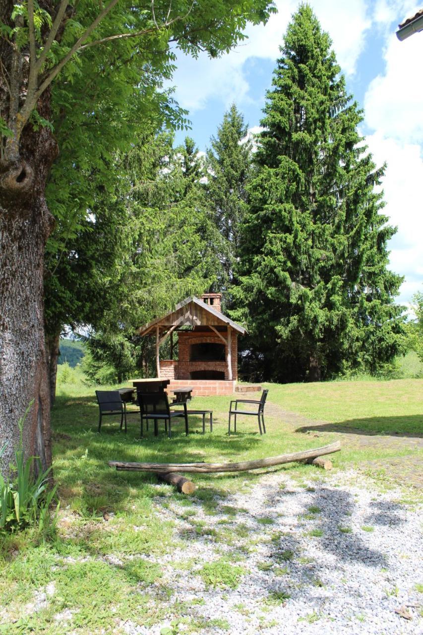 Vacation House Home, Plitvice Lakes National Park พลิตวิชกา เยเซรา ภายนอก รูปภาพ