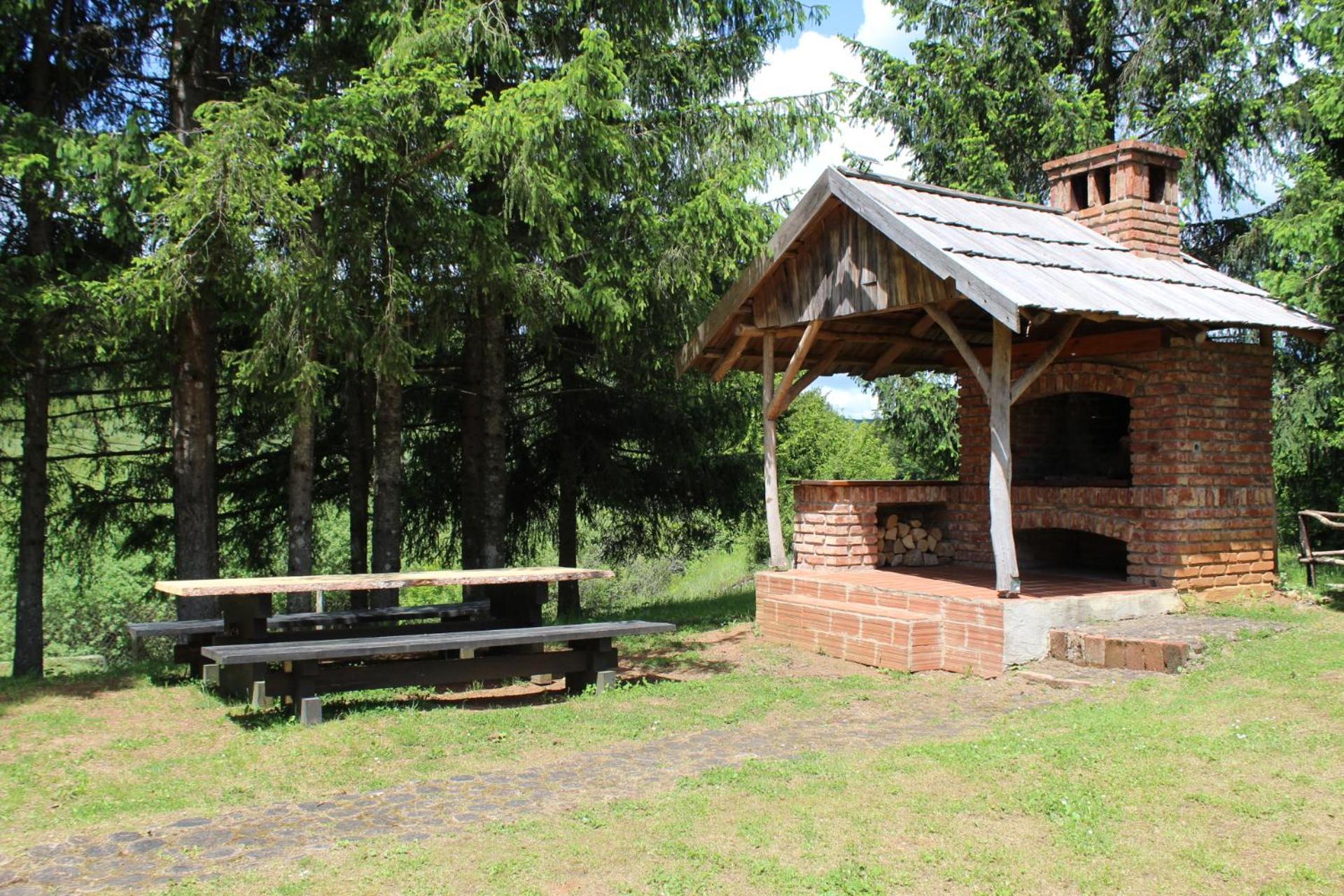 Vacation House Home, Plitvice Lakes National Park พลิตวิชกา เยเซรา ภายนอก รูปภาพ