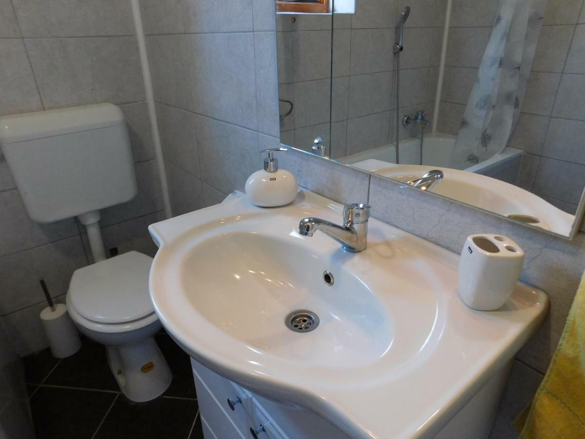 Vacation House Home, Plitvice Lakes National Park พลิตวิชกา เยเซรา ภายนอก รูปภาพ