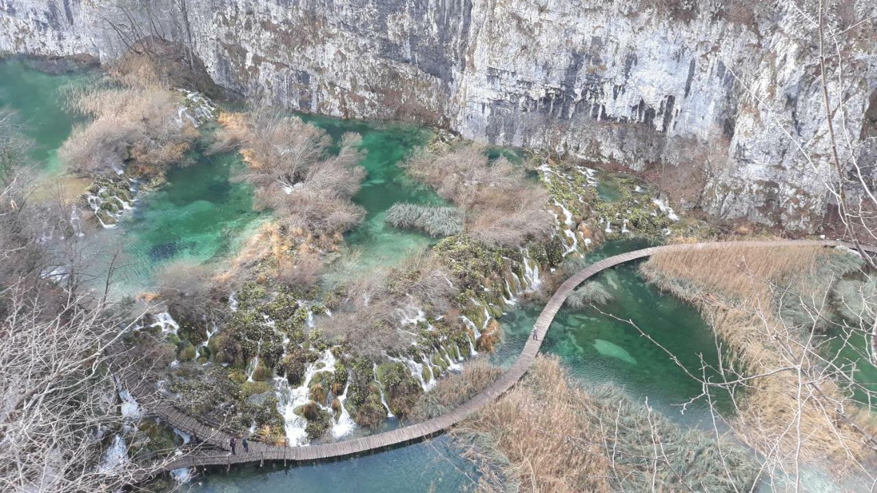 Vacation House Home, Plitvice Lakes National Park พลิตวิชกา เยเซรา ภายนอก รูปภาพ