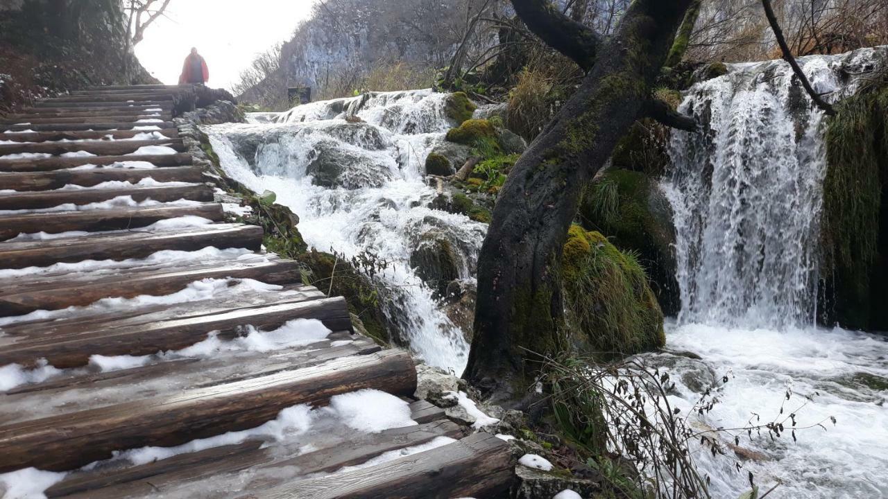 Vacation House Home, Plitvice Lakes National Park พลิตวิชกา เยเซรา ภายนอก รูปภาพ