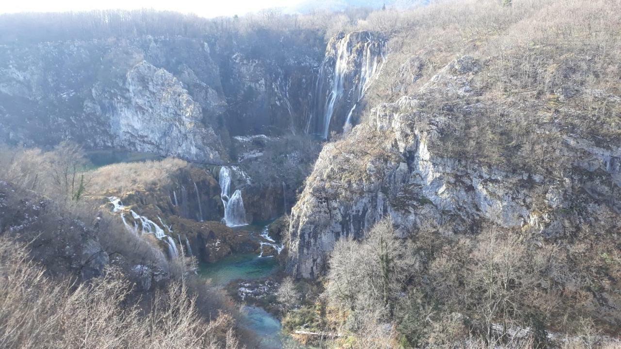Vacation House Home, Plitvice Lakes National Park พลิตวิชกา เยเซรา ภายนอก รูปภาพ