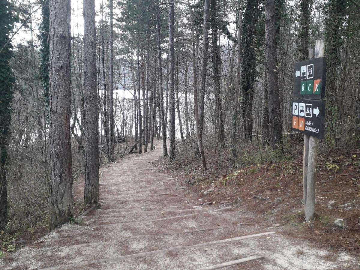 Vacation House Home, Plitvice Lakes National Park พลิตวิชกา เยเซรา ภายนอก รูปภาพ